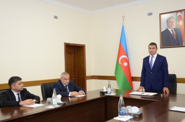 Kürdəmirdə Beynəlxalq Müəllimlər Günü münasibətilə gənc nəslin təlim-tərbiyəsinə töhfə vermiş müəllimlərlə Kürdəmir Rayon İcra Hakimiyyətinin başçısı Elşən Həsənli görüş keçirib.