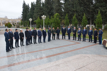 Ümummilli lider Heydər Əliyevin əziz xatirəsi ehtiramla yad edilib