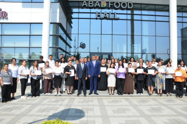 Kürdəmirdə “Şəhərsalma və memarlıq İli” çərçivəsində “Böyük Qayıdışın asanlaşdırılması: doğma yurdlarına qayıdan məcburi köçkünlərin məşğulluq perspektivlərinin və biznes imkanlarının artırılması” layihəsinin ikinci mərhələsinin yekun bağlanış mərasimi keçirilib.