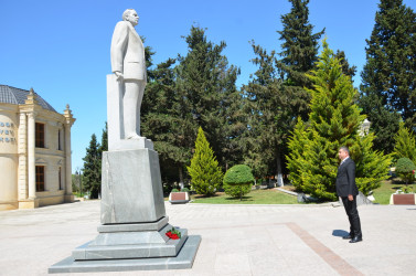 Kürdəmirdə Ümummilli Lider Heydər Əliyevin anadan olmasının 103 illiyi qeyd olunub.