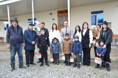 "31 Dekabr - Dünya Azərbaycanlılarının Həmrəyliyi Günü" və "Yeni il" bayramı Kürdəmirin Ucarlı kəndində də qeyd edilib.