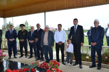 İcra başçısı şəhid Kamil Şirinovun və şəhid Elvin Ömərovun anım tədbirlərində iştirak edib.