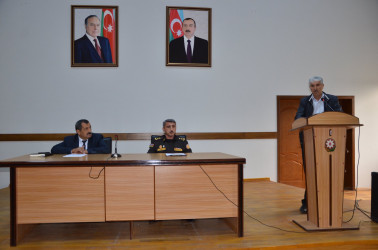 Kürdəmirdə meşə və meşə zolaqlarının yanğın təhlükəsizliyinin təmin olunması, həmçinin dənli və texniki bitkilərin yığılması, daşınması və emalı dövründə yanğın təhlükəsizliyinin təmin olunması istiqamətində maarifləndirici tədbir keçirilib.