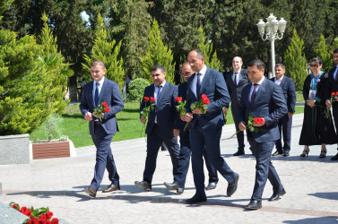Kürdəmirdə Ümummilli Lider Heydər Əliyevin anadan olmasının 102 illiyi qeyd olunub.