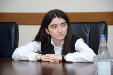 Kürdəmir Rayon İcra Hakimiyyətinin başçısı Elşən Həsənli rayonun fəal gəncləri ilə görüş keçirib.