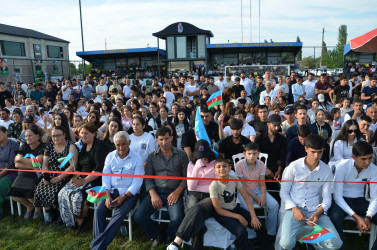 Kürdəmir rayonunun Carlı kəndində stadion kompleksi tikilib.