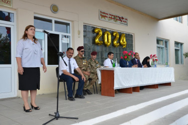 İcra başçısı Mollakənd kənd tam orta məktəbində keçirilən Son zəng tədbirində iştirak edib.