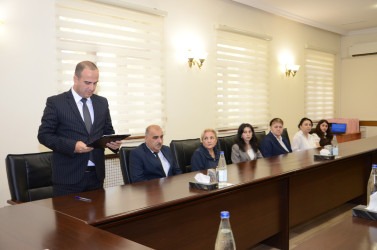 Kürdəmirdə Beynəlxalq Müəllimlər Günü münasibətilə gənc nəslin təlim-tərbiyəsinə töhfə vermiş müəllimlərlə Kürdəmir Rayon İcra Hakimiyyətinin başçısı Elşən Həsənli görüş keçirib.