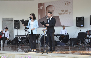 Kürdəmirdə Ulu Öndər Heydər Əliyevin anadan olmasının 100 illiyinə həsr olunmuş konsert proqramı təşkil edilib.