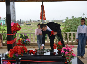 İcra başçısı şəhid Kamil Şirinovun və şəhid Elvin Ömərovun anım tədbirlərində iştirak edib.