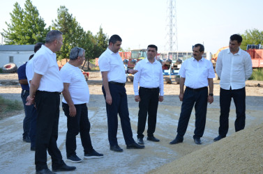 Kürdəmir Rayon İcra Hakimiyyəti başçısı günəbaxan sahəsinə və taxıl anbarına baxış keçirib.