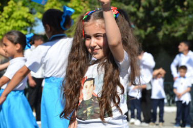 M.Ə.Rəsulzadə adına şəhər 2 nömrəli məktəbdə Son zəng tədbiri keçirilib.