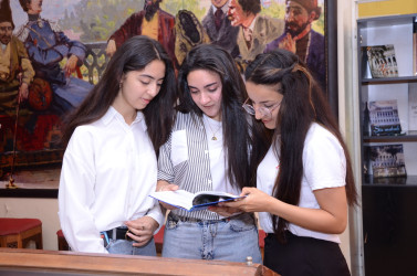 İyulun 22-də Kürdəmir Rayon İcra Hakimiyyətinin könüllüləri Nizami Gəncəvi adına Milli Azərbaycan Ədəbiyyatı Muzeyinin Xaqani Şirvani adına Aran regional filialını ziyarət ediblər.