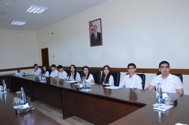 İcra başçısı Elxan İbrahimov İcra Hakimiyyətinin könüllüləri ilə görüşüb.