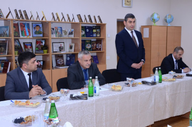 Kürdəmir Rayon İcra Hakimiyyətinin başçısı Elşən Həsənli bir qrup müəllimlərlə görüş keçirib.